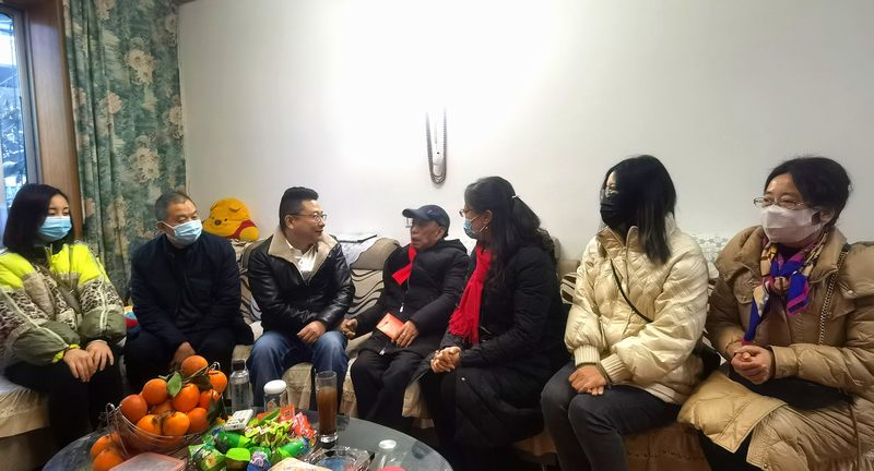 工程局公司開展春節(jié)走訪慰問(wèn)離退休老干部及困難職工活動(dòng)
